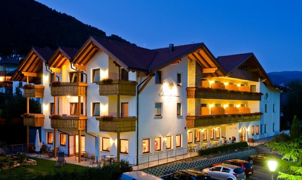 Hotel Falken Falzes Exterior foto